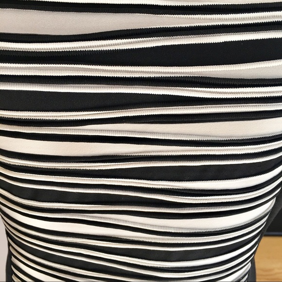 Lovely Sheath Dress 💕 - Picture 2 of 4